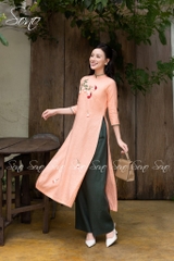 SONO - Áo dài cam sữa viền xanh thêu cành hoa đỏ