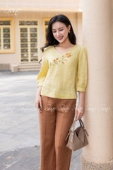 SONO - Áo linen cổ tim tay lỡ thêu hoa sim