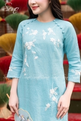 SONO - Áo dài linen thêu hoa trắng toàn thân