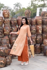 SONO - Áo dài cam loang thêu hoa bướm nút bọc xẻ tay