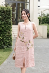 SONO - Đầm linen cổ V phối 3 nút gỗ