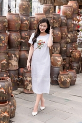 SONO - Đầm trắng thêu hoa hồng trà