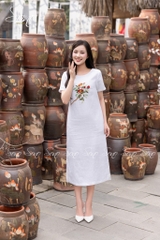 SONO - Đầm trắng thêu hoa hồng trà