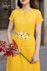 SONO - Đầm linen thêu hoa ở eo