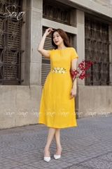 SONO - Đầm linen thêu hoa ở eo