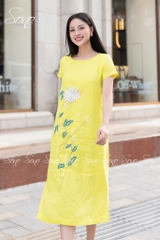 SONO - Đầm linen thêu cúc trắng nút gỗ sau