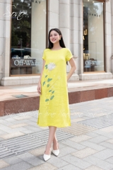 SONO - Đầm linen thêu cúc trắng nút gỗ sau