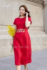 SONO - Đầm linen thêu hoa ở eo