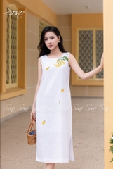 SONO - Đầm linen sát nách thêu nhánh hoa vàng
