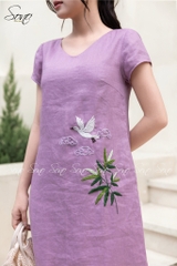 SONO - Đầm linen cổ tim thêu trúc và hạc