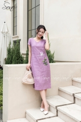 SONO - Đầm linen cổ tim thêu trúc và hạc