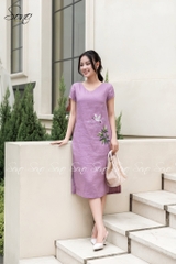 SONO - Đầm linen cổ tim thêu trúc và hạc