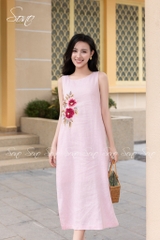 SONO - Đầm linen sát nách nút gỗ sau thêu 2 hoa đặc
