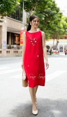 SONO - Đầm linen sát nách thêu hoa nhí ở ngực-nút gỗ sau