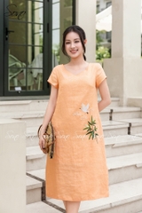 SONO - Đầm linen cổ tim thêu trúc và hạc