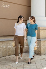 SONO - Áo linen thêu hoa nhí ở vai