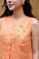 SONO - Áo linen sát nách cổ trụ V thêu đối xứng