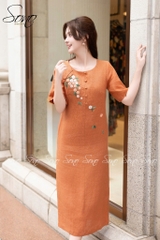 SONO - Đầm linen có tay nút bọc thêu hoa rơi