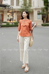 SONO - Áo linen thêu tay lửng xếp ly