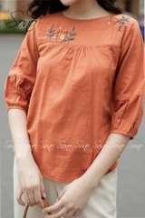 SONO - Áo linen thêu tay lửng xếp ly