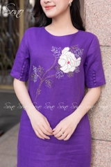 SONO - Đầm linen nút bọc tay thêu hoa mẫu đơn
