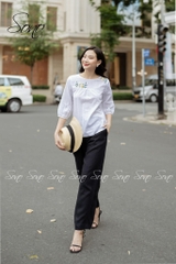 SONO - Áo linen thêu tay lửng xếp ly