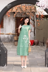 SONO - Đầm linen thêu hoa trắng đối xứng