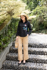 SONO - Áo sơ mi linen thêu nụ hoa