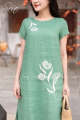 SONO - Đầm linen thêu hoa trắng đối xứng