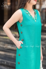 SONO - Đầm linen nút gỗ bên thêu viền cổ tim