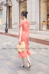 SONO - Đầm linen thêu cúc trắng nút gỗ sau