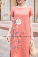 SONO - Đầm linen thêu cúc trắng nút gỗ sau