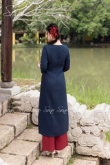 SONO - Áo dài xanh navy thêu hoa trắng nhỏ
