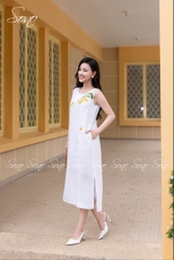 SONO - Đầm linen sát nách thêu nhánh hoa vàng