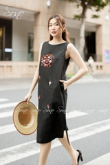 SONO - Đầm linen sát nách thêu hoa nhí ở ngực-nút gỗ sau