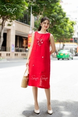 SONO - Đầm linen sát nách thêu hoa nhí ở ngực-nút gỗ sau