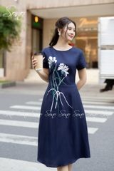 SONO - Đầm linen có tay vẽ hoa ly trắng