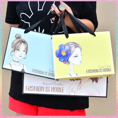 [HOTIS] Túi giấy đựng quà tặng hình cô gái thanh lịch có quai xách