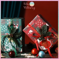 [HOTIS] Set 5 Tờ Giấy Gói Quà Giáng Sinh Caro Kraft 49x49cm - Họa Tiết Tuần Lộc, Ông Già Noel, Gói Quà & Bó Hoa Trang Trí Noel