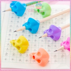 [HOTIS] Dụng cụ tập viết chữ đẹp cho bé, dụng cụ định vị cầm bút silicon