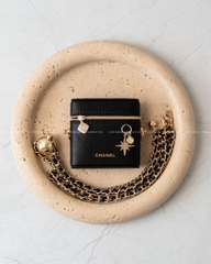 Túi Gift CHANEL Móc Khoá CC - Đen Kèm Dây Đeo Dài Mẫu đựng 4 son (10x10x4cm)