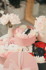 HỘP QUÀ TRÒN KÈM HOA