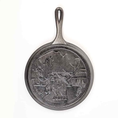 Chảo gang Lodge L9OGWLMO 26cm – Đáy khắc hình nai độc đáo, chính hãng Mỹ,