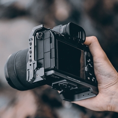 Falcam F22 & F38 Quick Release L Bracket (for A7M4/A7S3) - 2976
