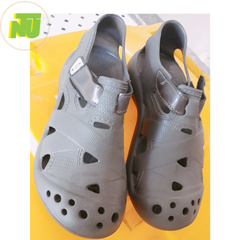 Giày nhựa đi mưa giá rẻ VAC