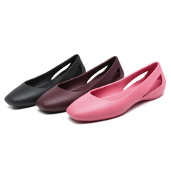 Giày đi mưa bít mũi có quai