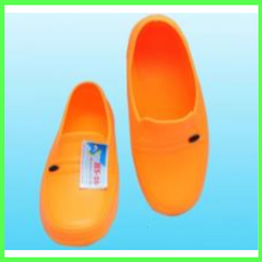 Giày nhựa vàng lao động