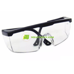 Kính vuông gọng đen