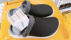Giày Crocs Literide size M8 màu xanh đen đế trắng