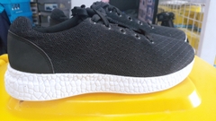 Giày thể thao đen đế trắng